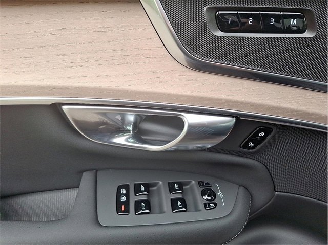 New 2025 Volvo XC90 B6 Core w/ Climate Package image 11