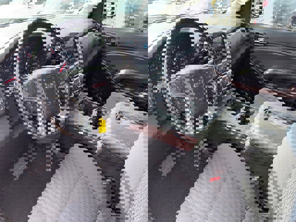 Used 2018 GMC Yukon SLE w/ SLE Value Package image 11