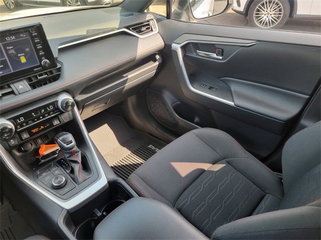 Used 2022 Toyota RAV4 SE image 17