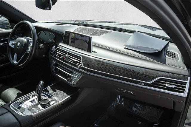 Used 2017 BMW 750i xDrive AWD/4WD image 27