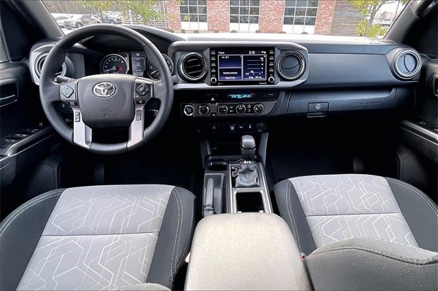 Used 2022 Toyota Tacoma TRD Off-Road image 15