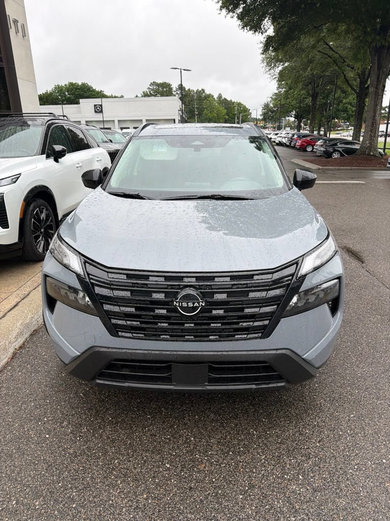 Used 2026 Nissan Rogue Dark Armor FWD image 2