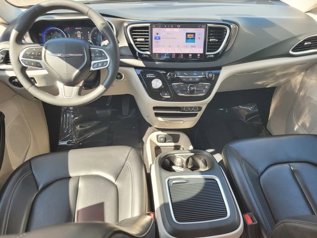 Used 2023 Chrysler Pacifica Touring-L FWD image 16