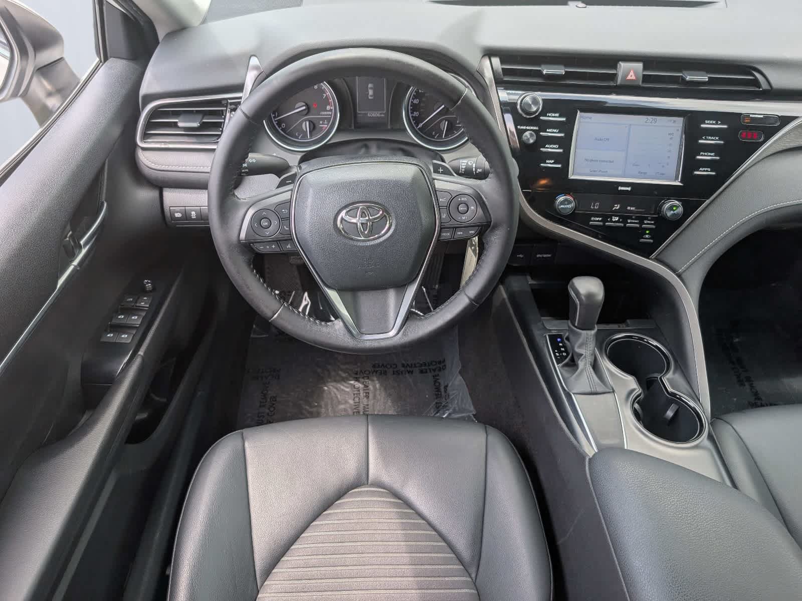 Used 2020 Toyota Camry SE FWD image 16