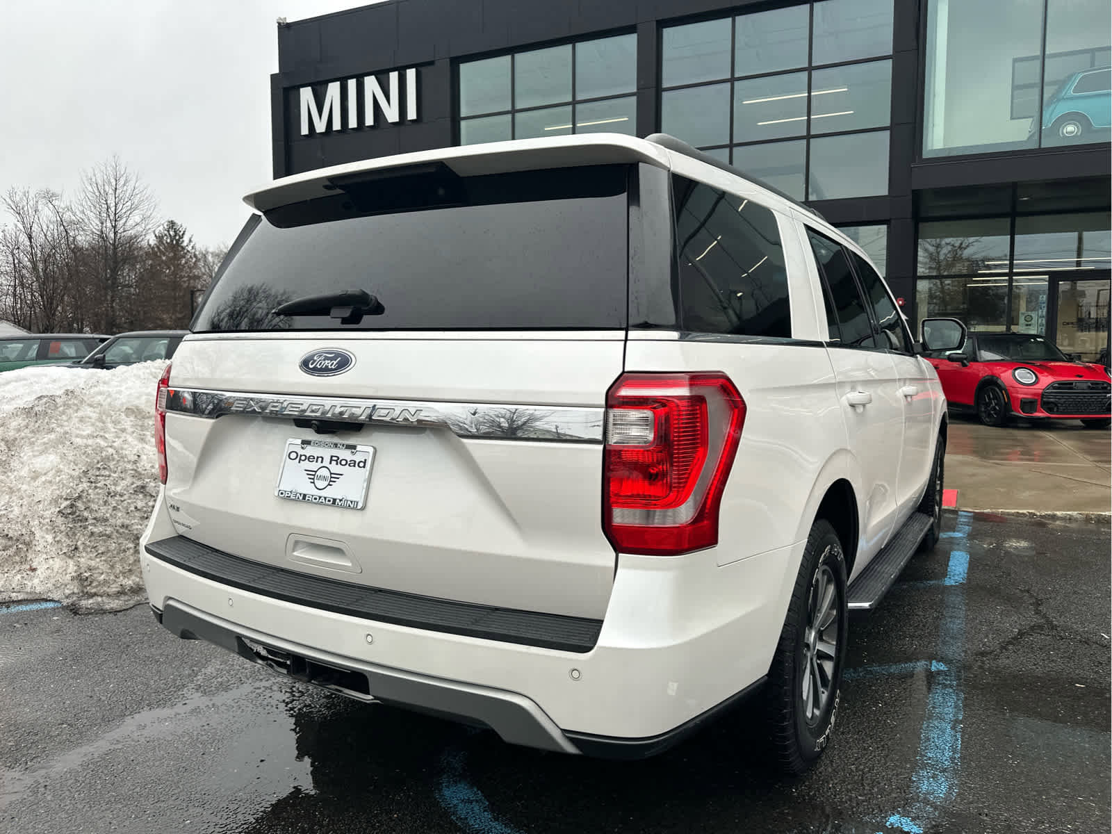 Used 2019 Ford Expedition XLT w/ Equipment Group 202A image 6