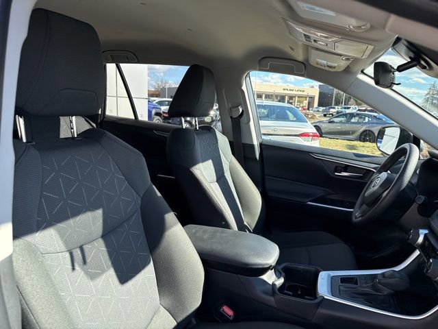 Used 2025 Toyota RAV4 XLE image 30