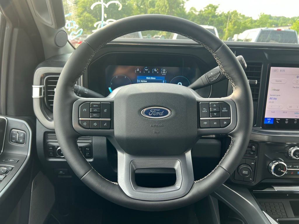 New 2025 Ford F250 Lariat image 39