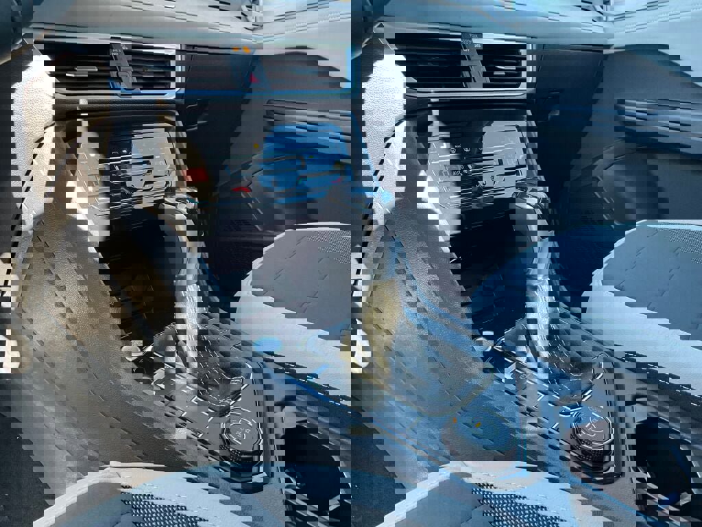 New 2025 Volkswagen Taos SE image 15