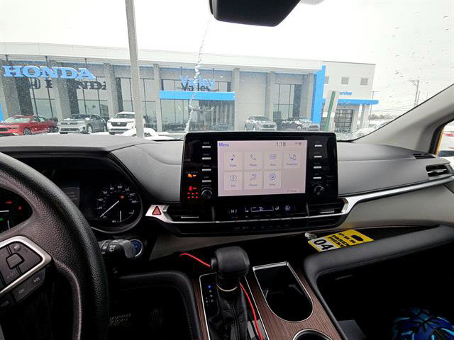 Used 2021 Toyota Sienna LE image 10