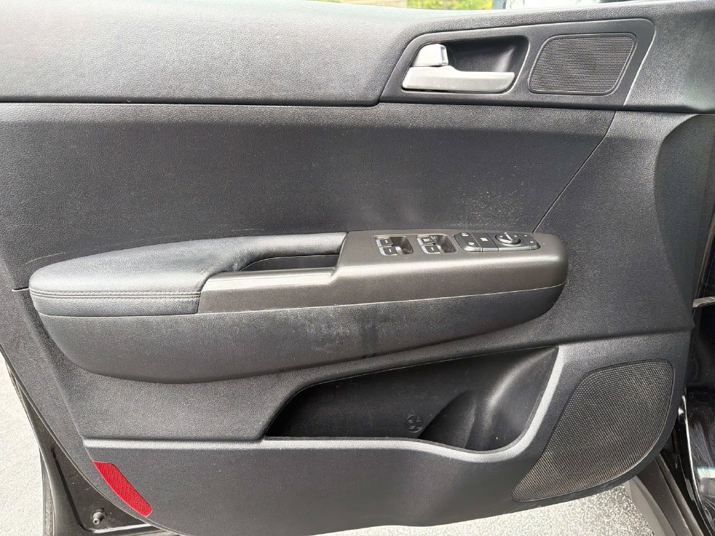 Used 2019 Kia Sportage LX FWD image 11
