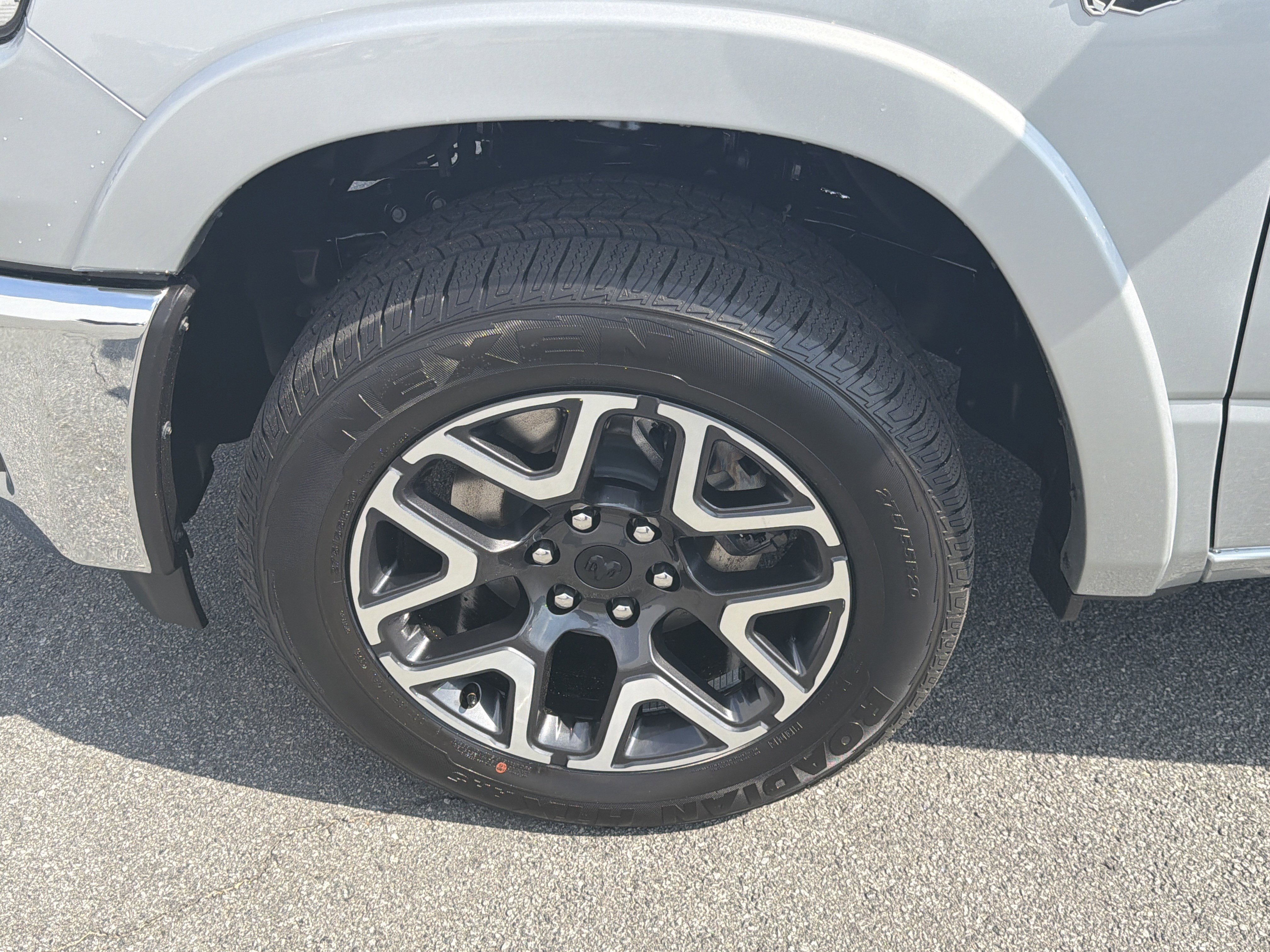 New 2026 RAM 1500 Laramie AWD/4WD image 13