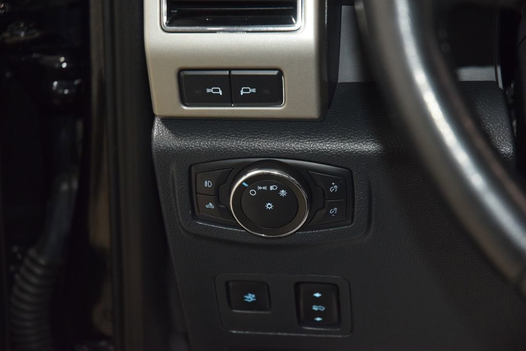 Used 2022 Ford F350 Lariat w/ Black Appearance Package image 35