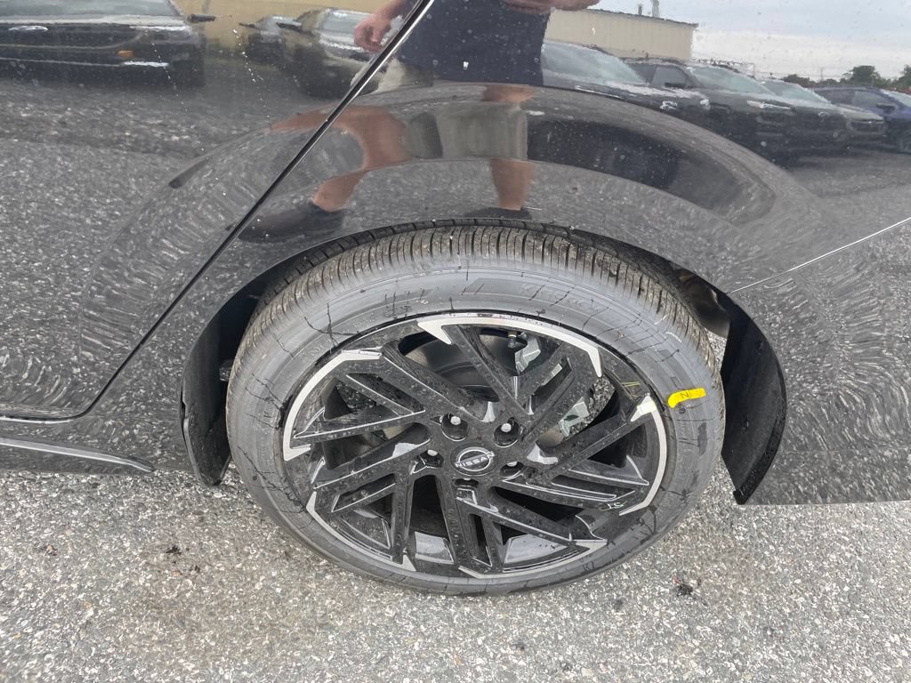 New 2026 Nissan Sentra SR w/ SR Premium Package FWD image 7