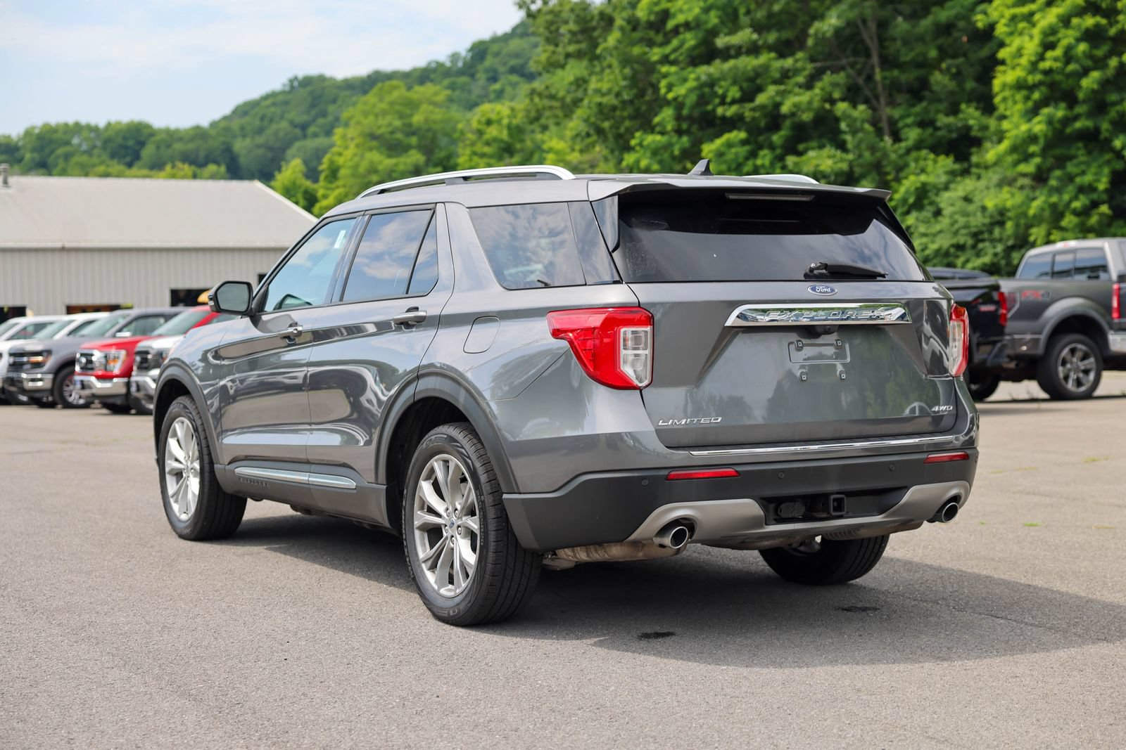 Used 2023 Ford Explorer Limited w/ Limited Technology Package AWD/4WD image 7