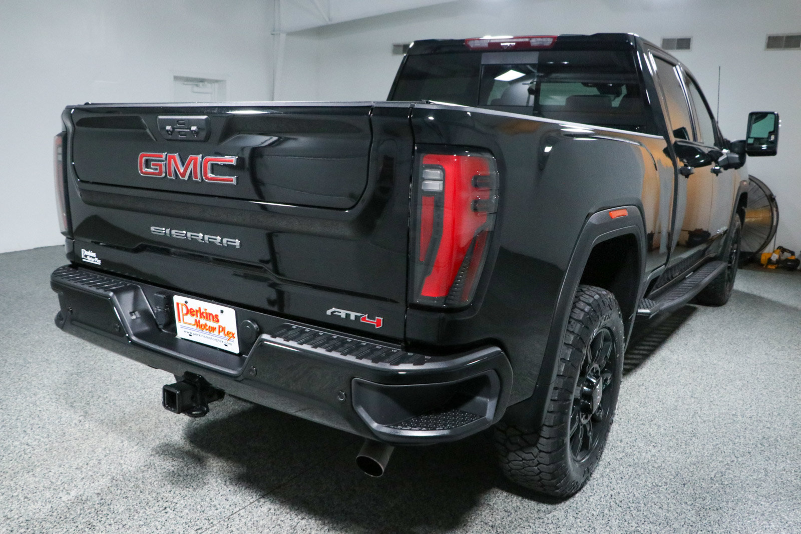 Used 2024 GMC Sierra 2500 AT4 w/ AT4 Premium Plus Package AWD/4WD image 7