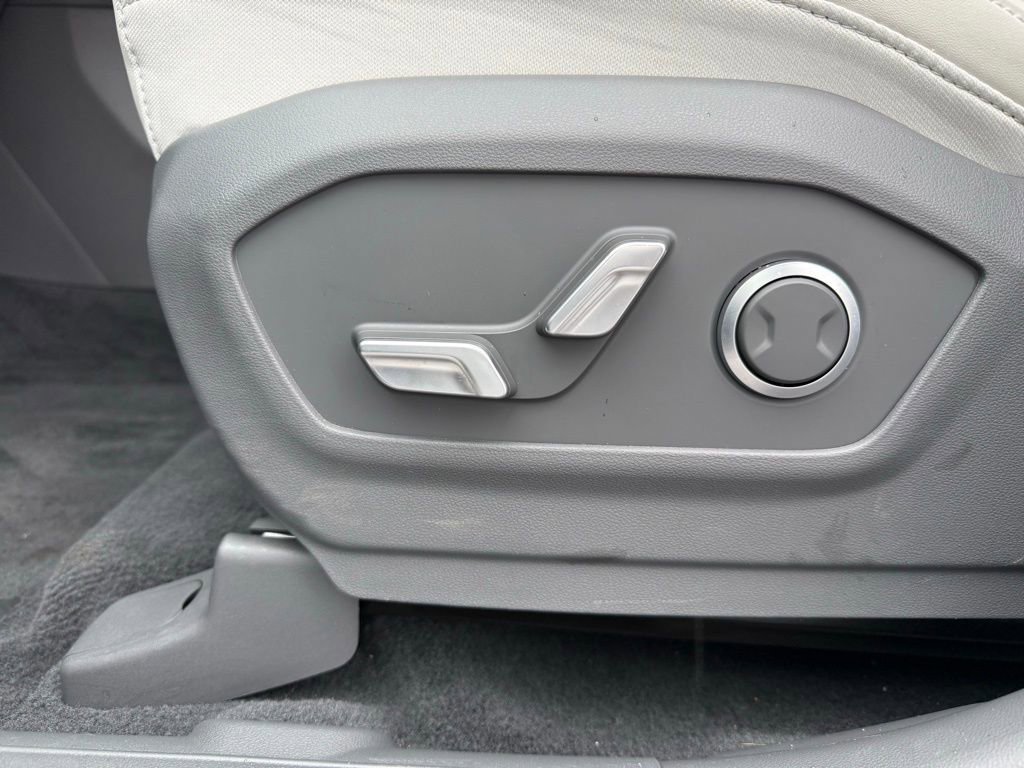 Certified 2025 Hyundai Santa Fe SEL image 33