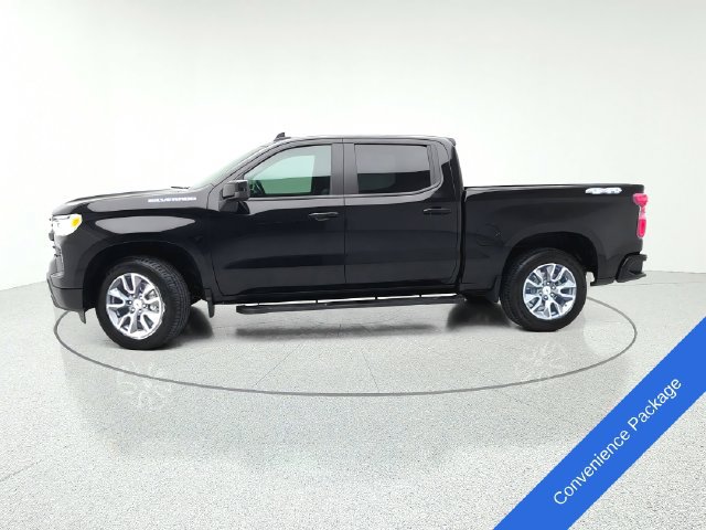 Used 2022 Chevrolet Silverado 1500 RST AWD/4WD image 2