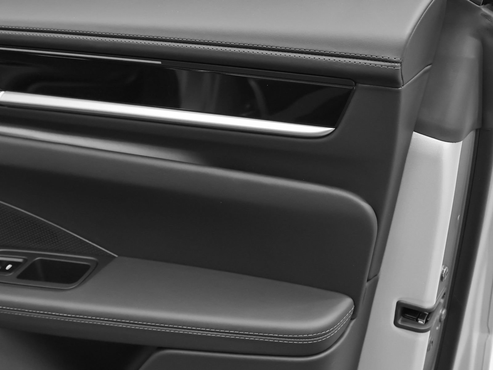 New 2026 Porsche Macan 4 Electric AWD/4WD image 28