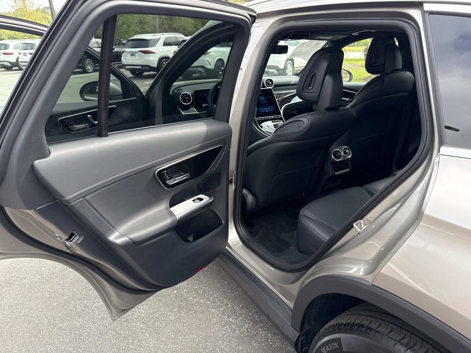 Used 2024 Mercedes-Benz GLC 300 image 13