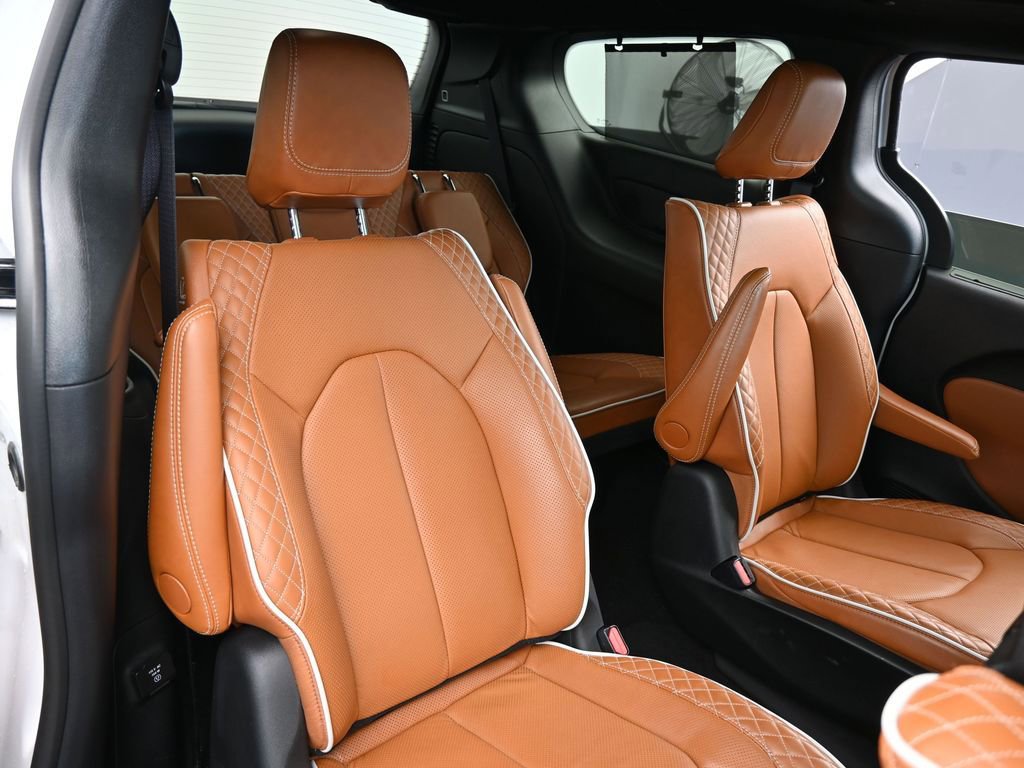 Used 2024 Chrysler Pacifica Pinnacle image 52
