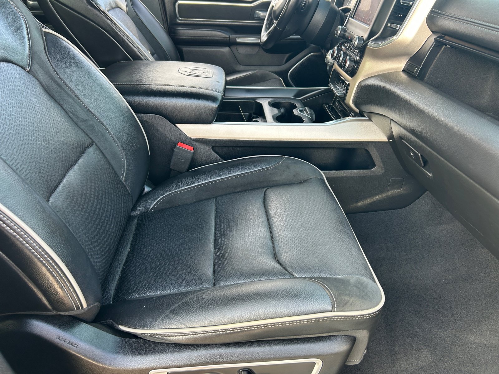 Used 2019 RAM 1500 Laramie w/ Sport Appearance Package AWD/4WD image 18