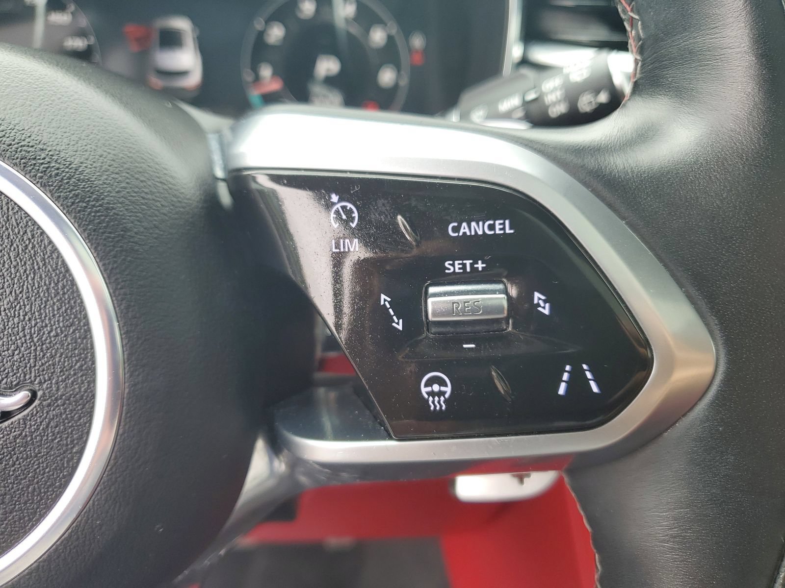 Used 2023 Jaguar F-PACE SVR AWD/4WD image 32