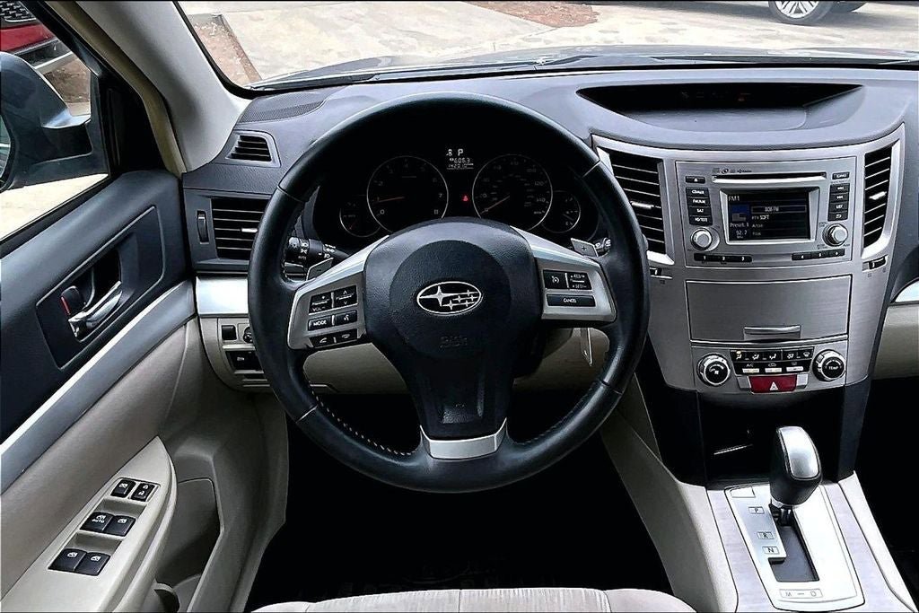Used 2014 Subaru Outback 2.5i Premium w/ Moonroof Package AWD/4WD image 4