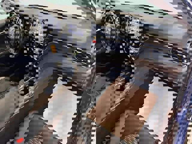 Used 2024 Toyota Camry SE image 10