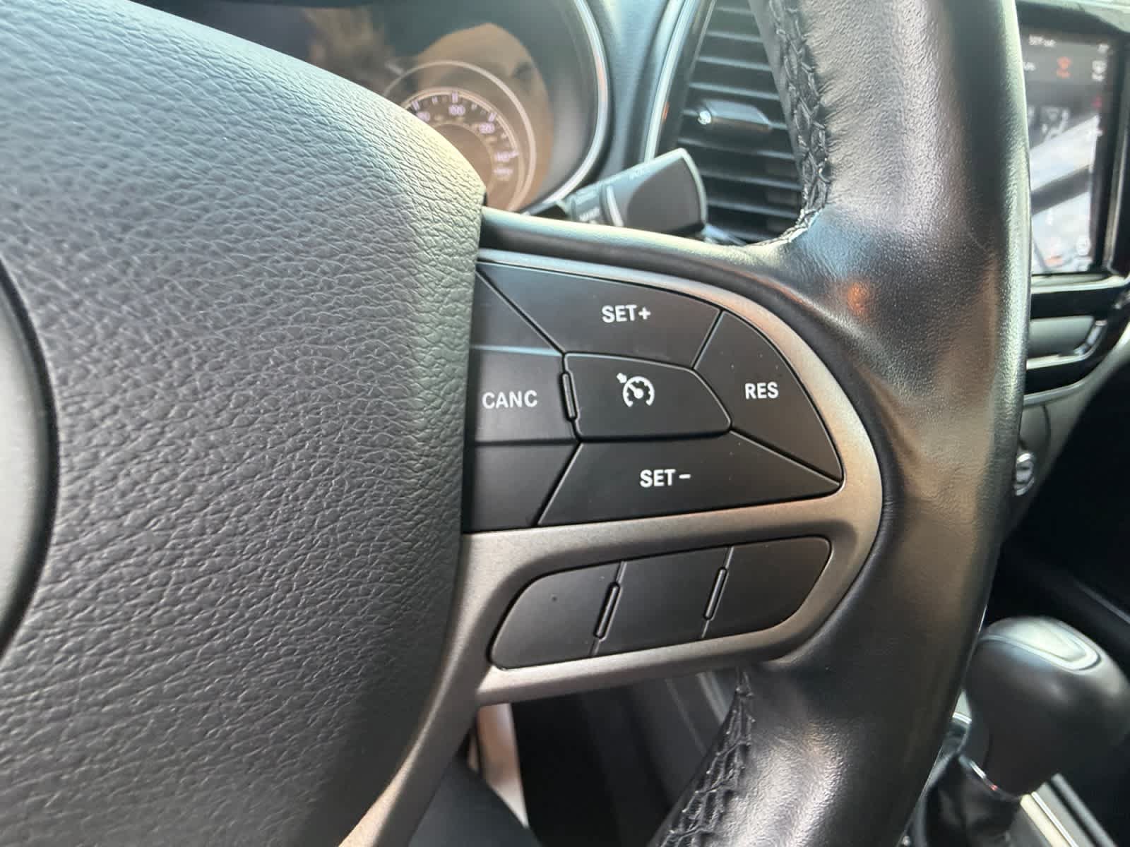 Used 2020 Jeep Cherokee Limited AWD/4WD image 43