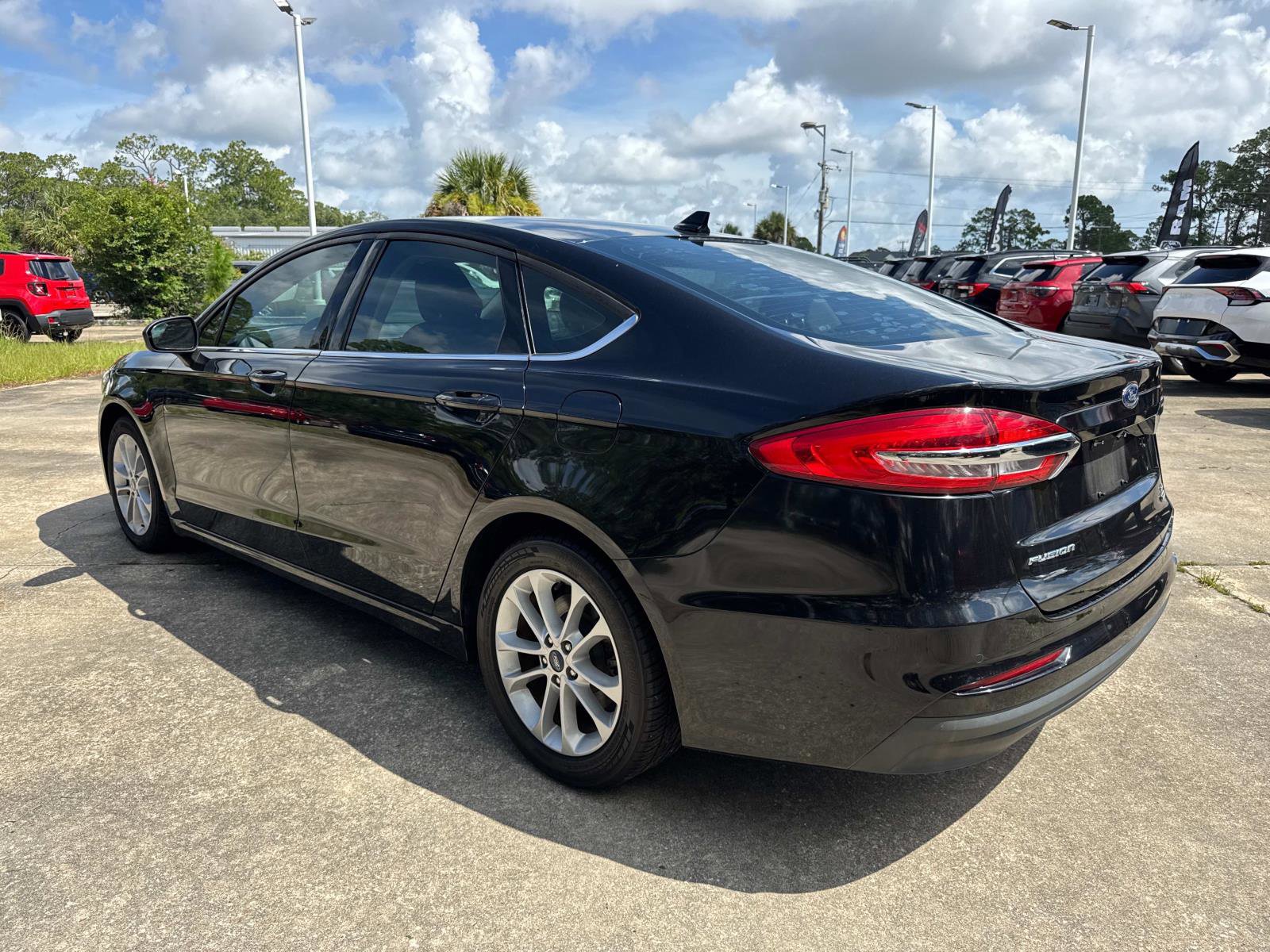 Used 2020 Ford Fusion SE image 5