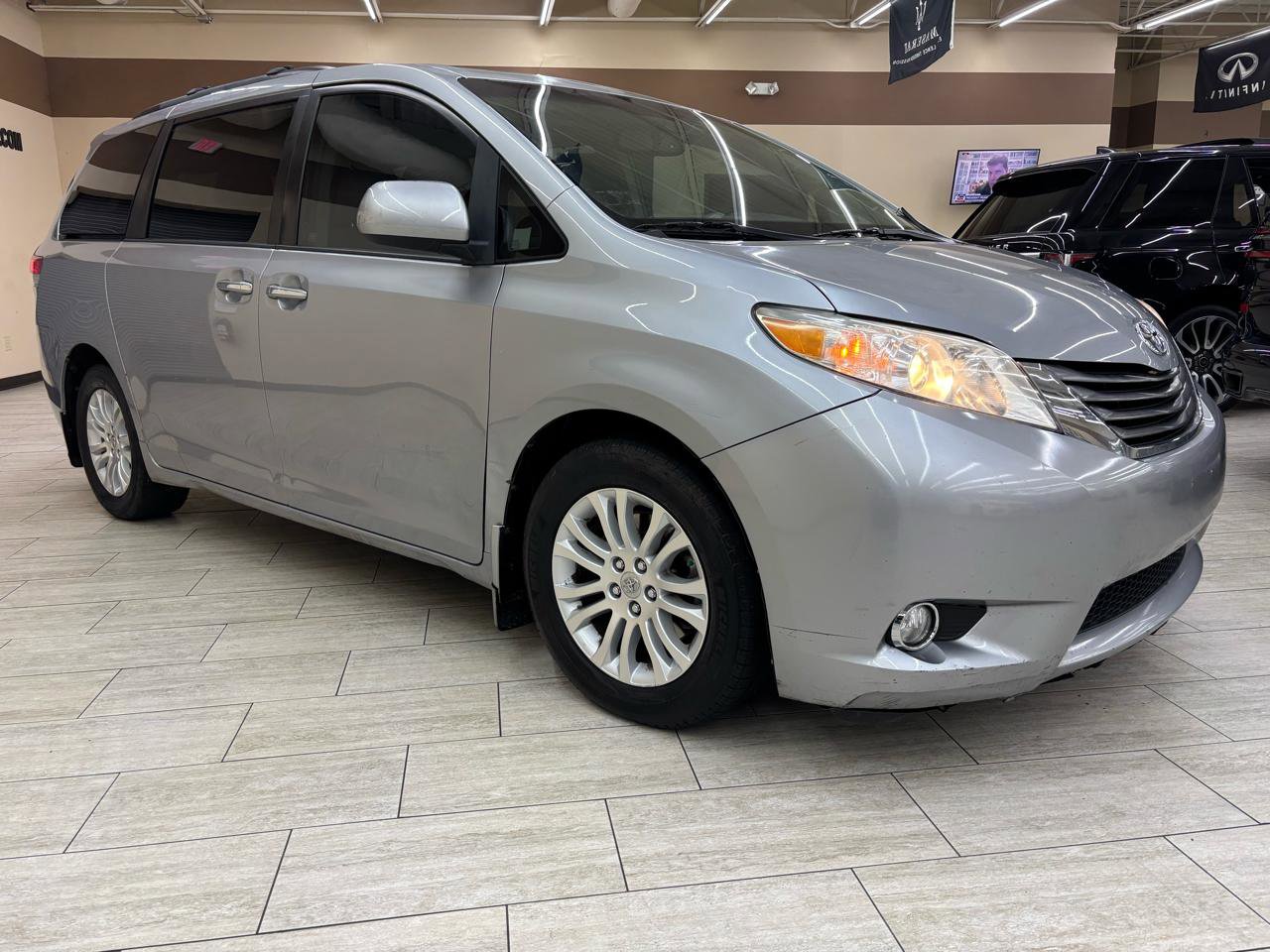 Used 2012 Toyota Sienna XLE w/ XLE Navigation Pkg FWD image 13