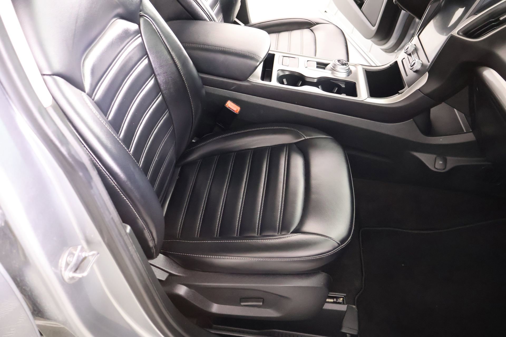 Used 2024 Ford Edge SEL image 13