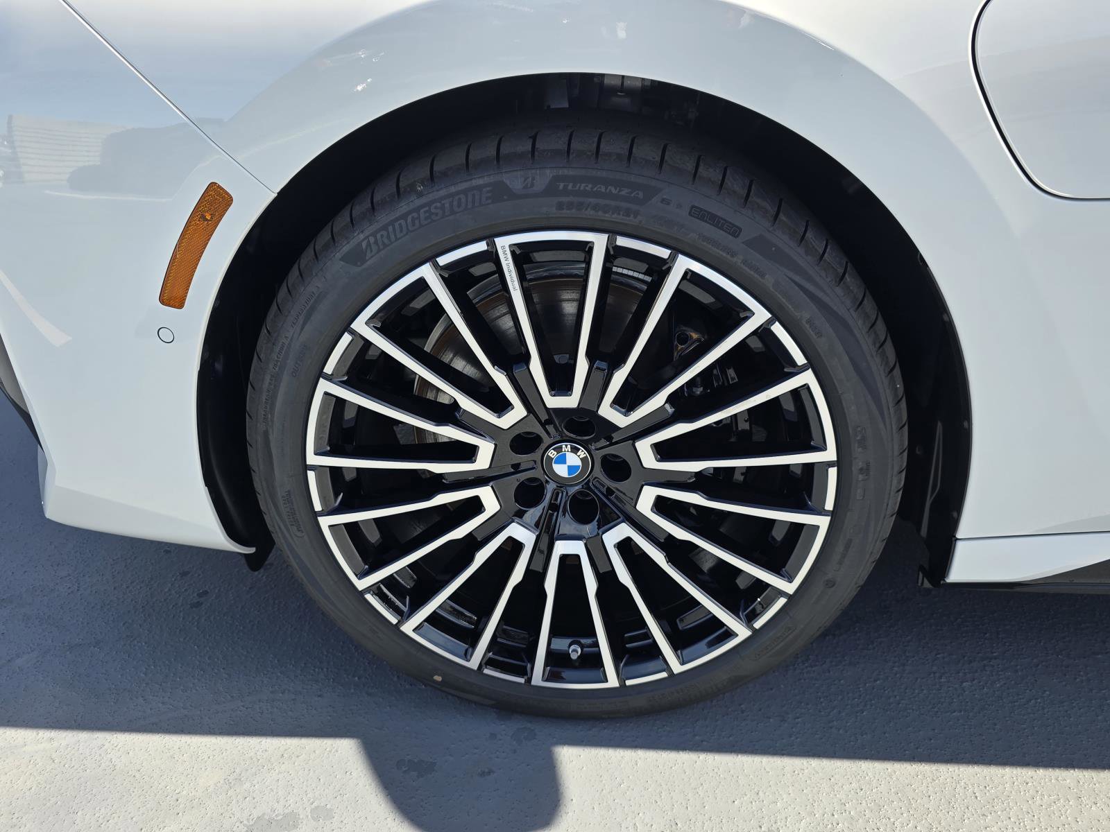 New 2026 BMW 750e xDrive image 9