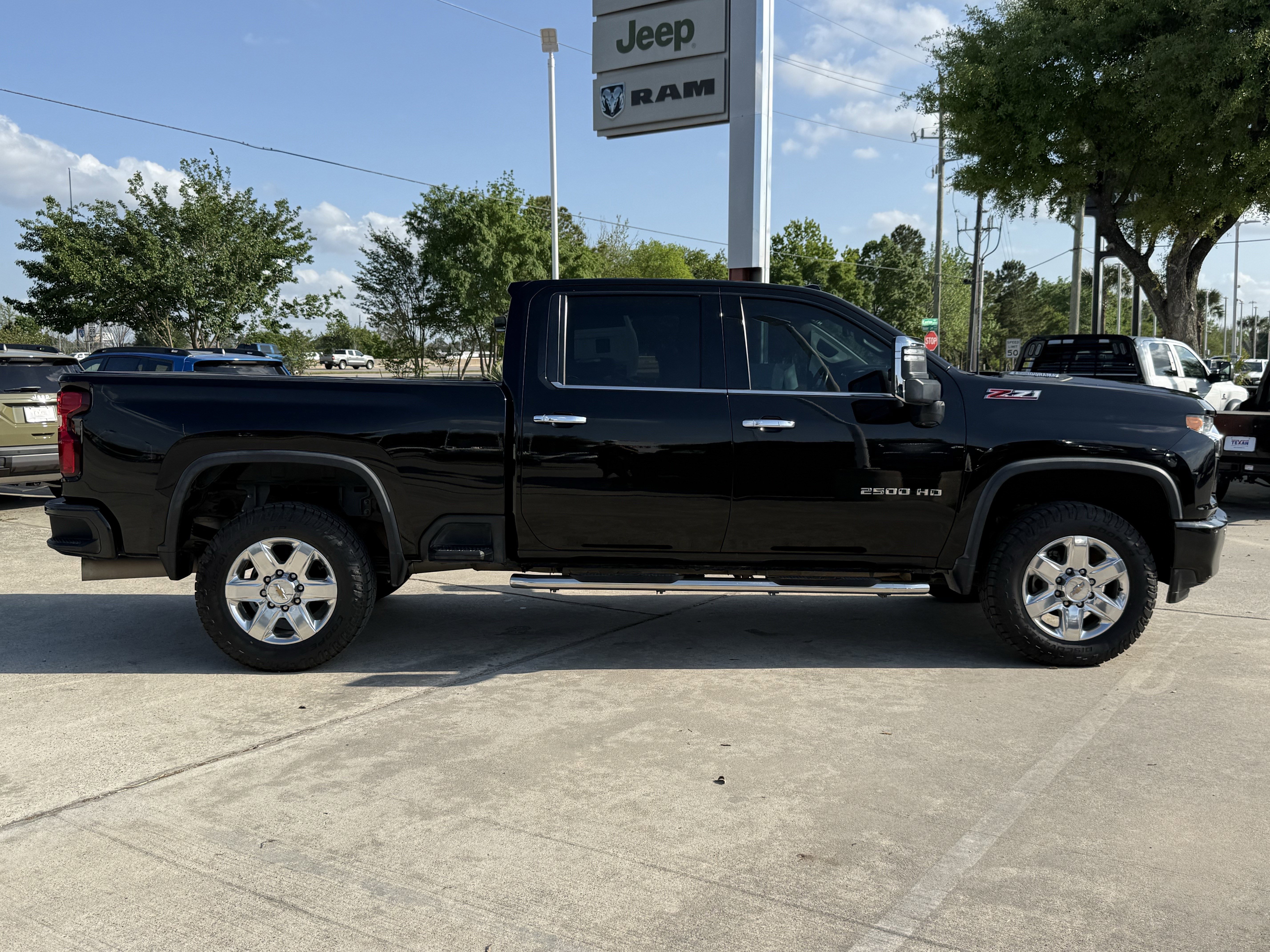 Used 2022 Chevrolet Silverado 2500 LTZ w/ LTZ Texas Edition image 3