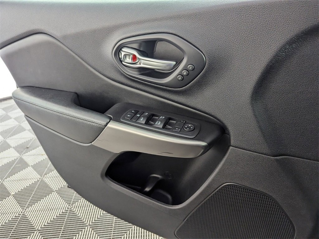 Certified 2020 Jeep Cherokee Limited image 32