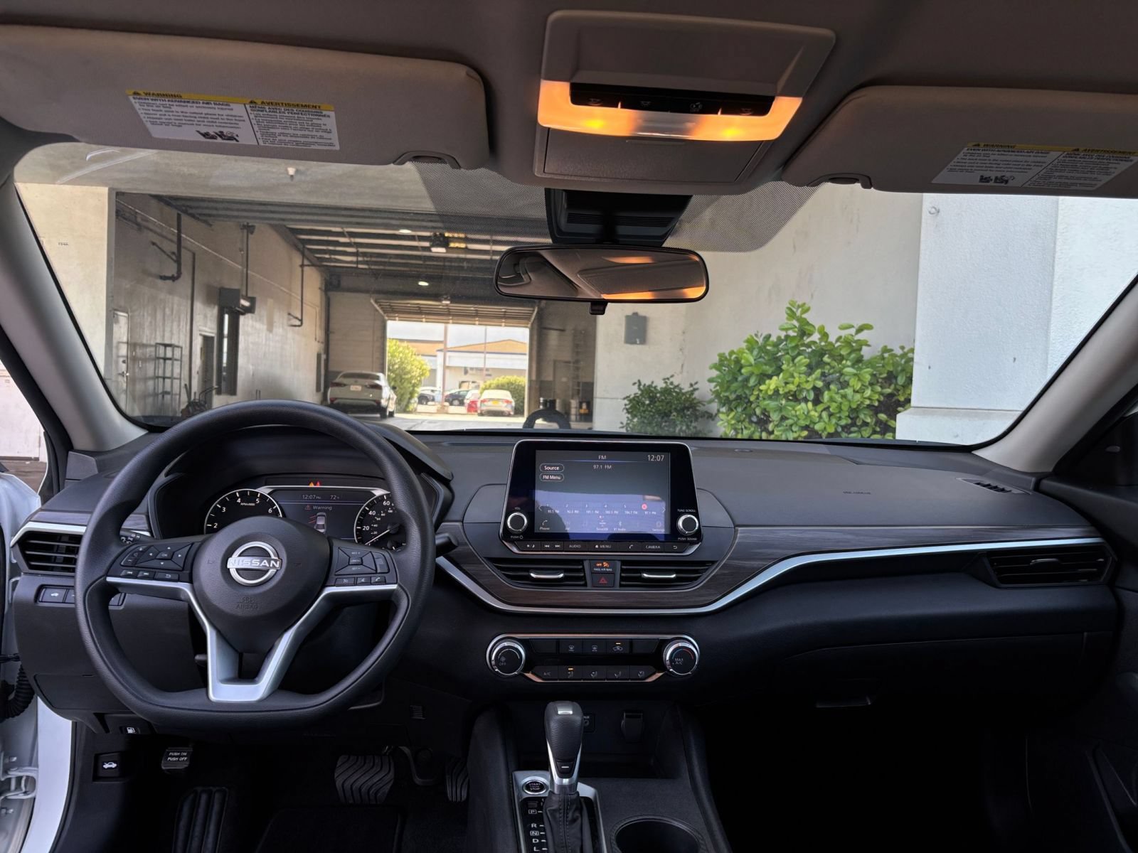 Used 2025 Nissan Altima 2.5 SV FWD image 33