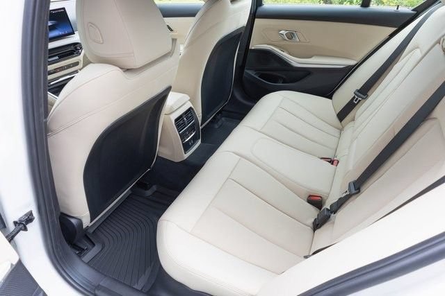 New 2025 BMW 330i xDrive Sedan w/ Premium Package AWD/4WD image 17