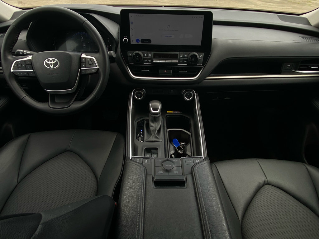 Used 2025 Toyota Grand Highlander AWD image 17