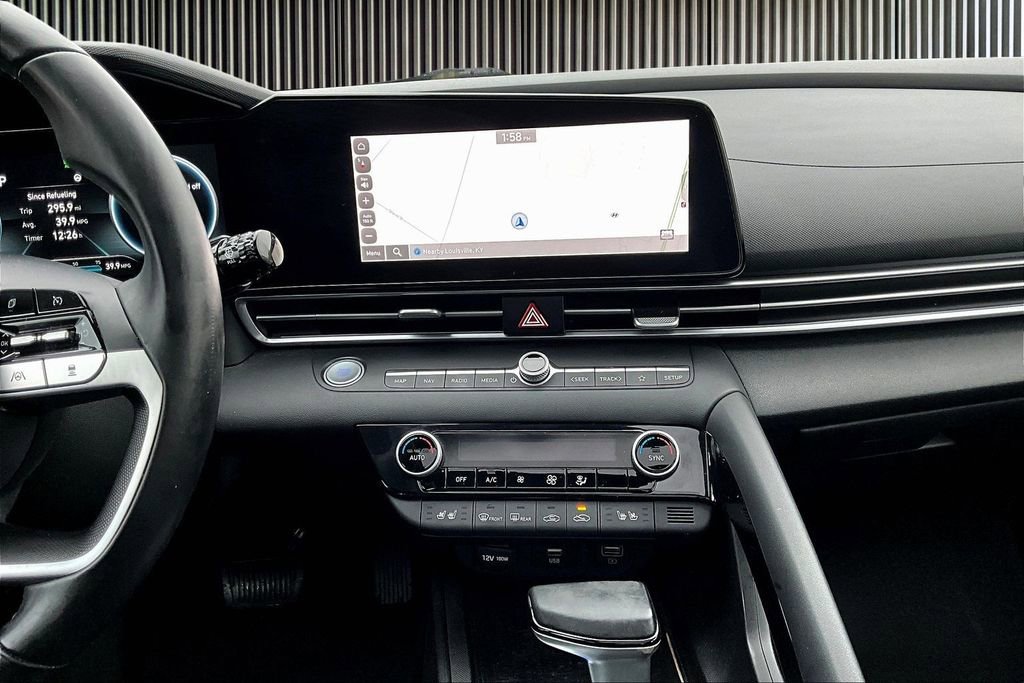 Used 2021 Hyundai Elantra Limited image 7