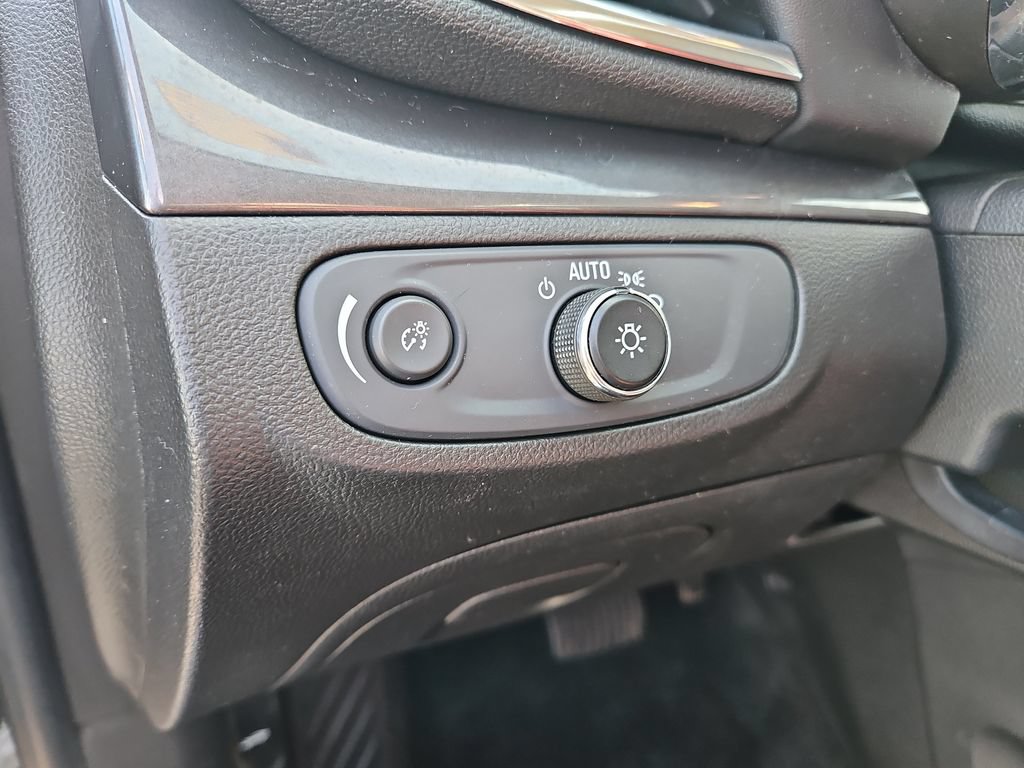 Used 2021 Buick Encore Preferred FWD image 21