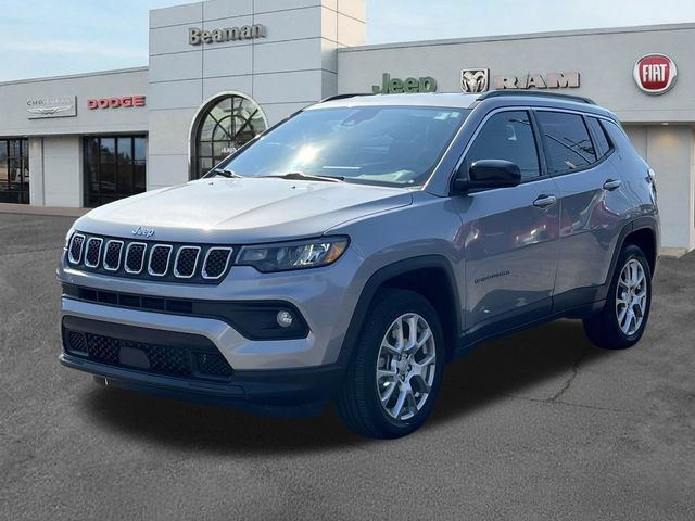 Used 2023 Jeep Compass Latitude AWD/4WD image 3