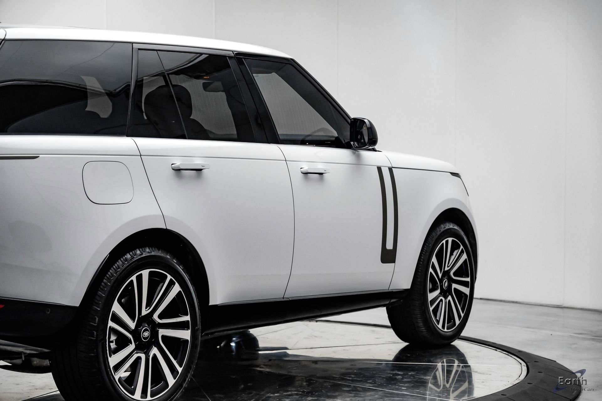 Used 2023 Land Rover Range Rover SE image 15