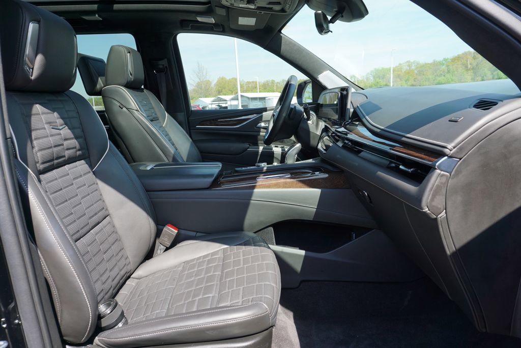 Used 2022 Cadillac Escalade Sport Platinum w/ LPO, ONYX Package image 48