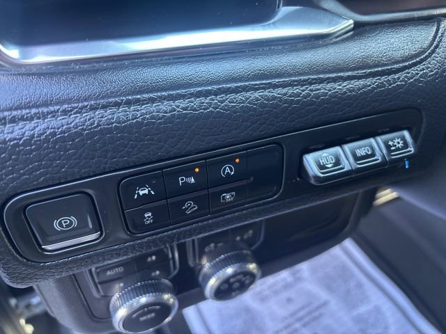 Used 2024 GMC Yukon XL Denali image 37