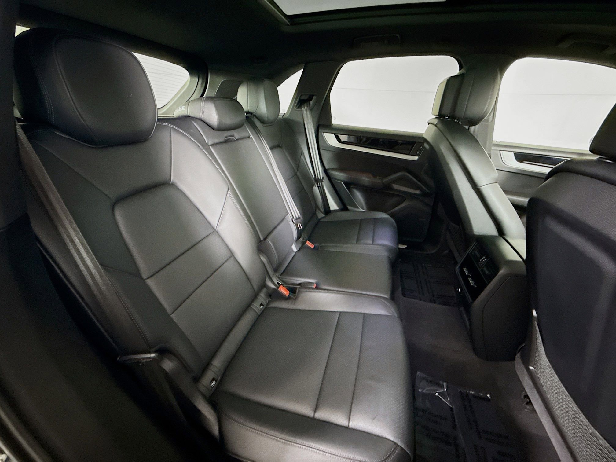 Certified 2024 Porsche Cayenne AWD/4WD image 26