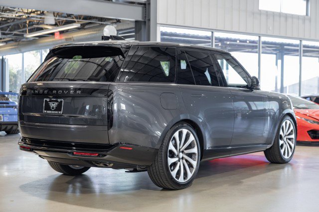 Used 2025 Land Rover Range Rover Autobiography image 6