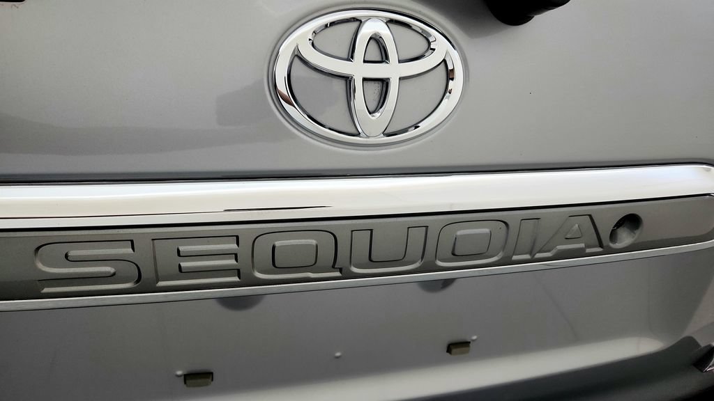Used 2017 Toyota Sequoia Limited w/ Safety & Convenience Package AWD/4WD image 13