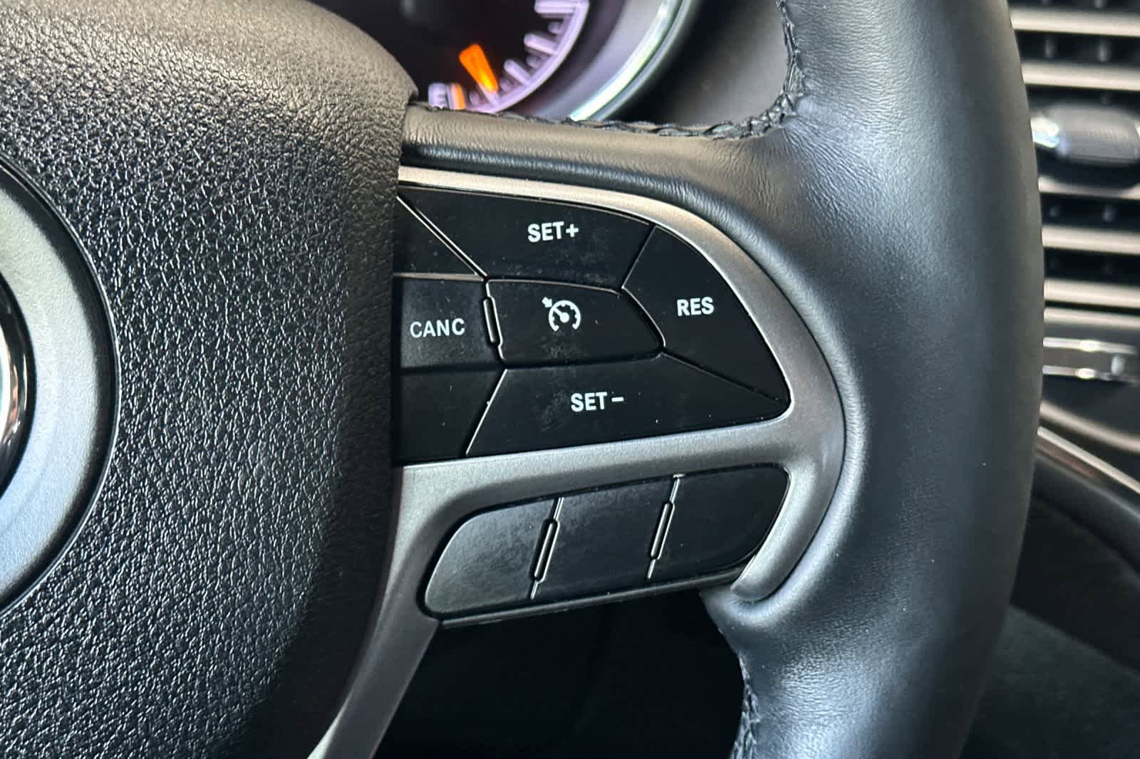 Used 2018 Jeep Grand Cherokee Altitude AWD/4WD image 27