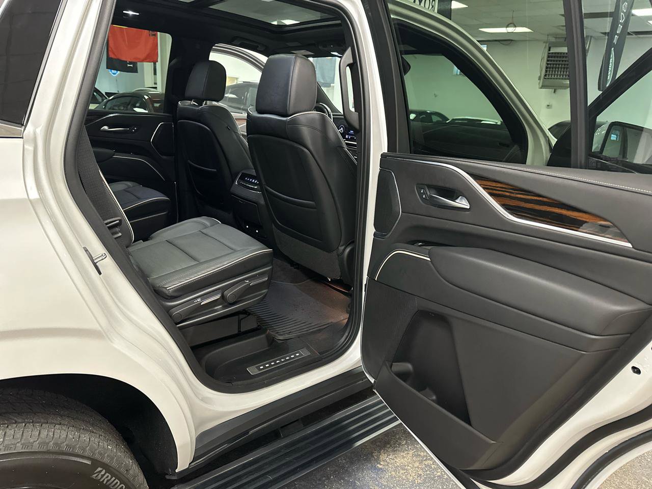 Used 2023 Cadillac Escalade Premium Luxury w/ Performance Package image 38