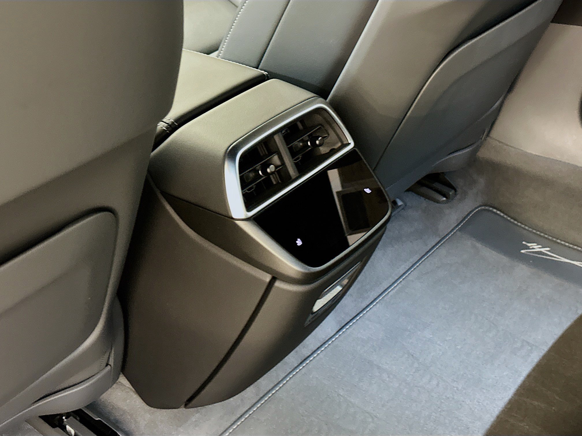 Used 2024 Lucid Air Touring AWD/4WD image 28